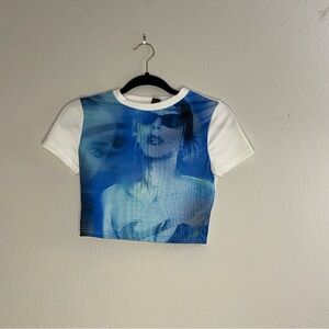 SHEIN Blue Graphic Photo Print Crop Tee with White Sleeves
